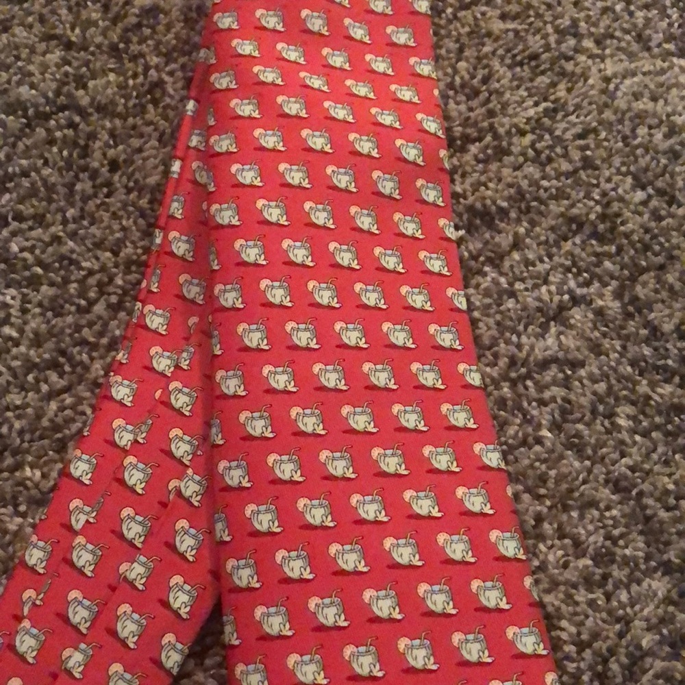 Vineyard Vines silk tie. New. Raspberry color. Coconut cooler coconut 🌴  🥥